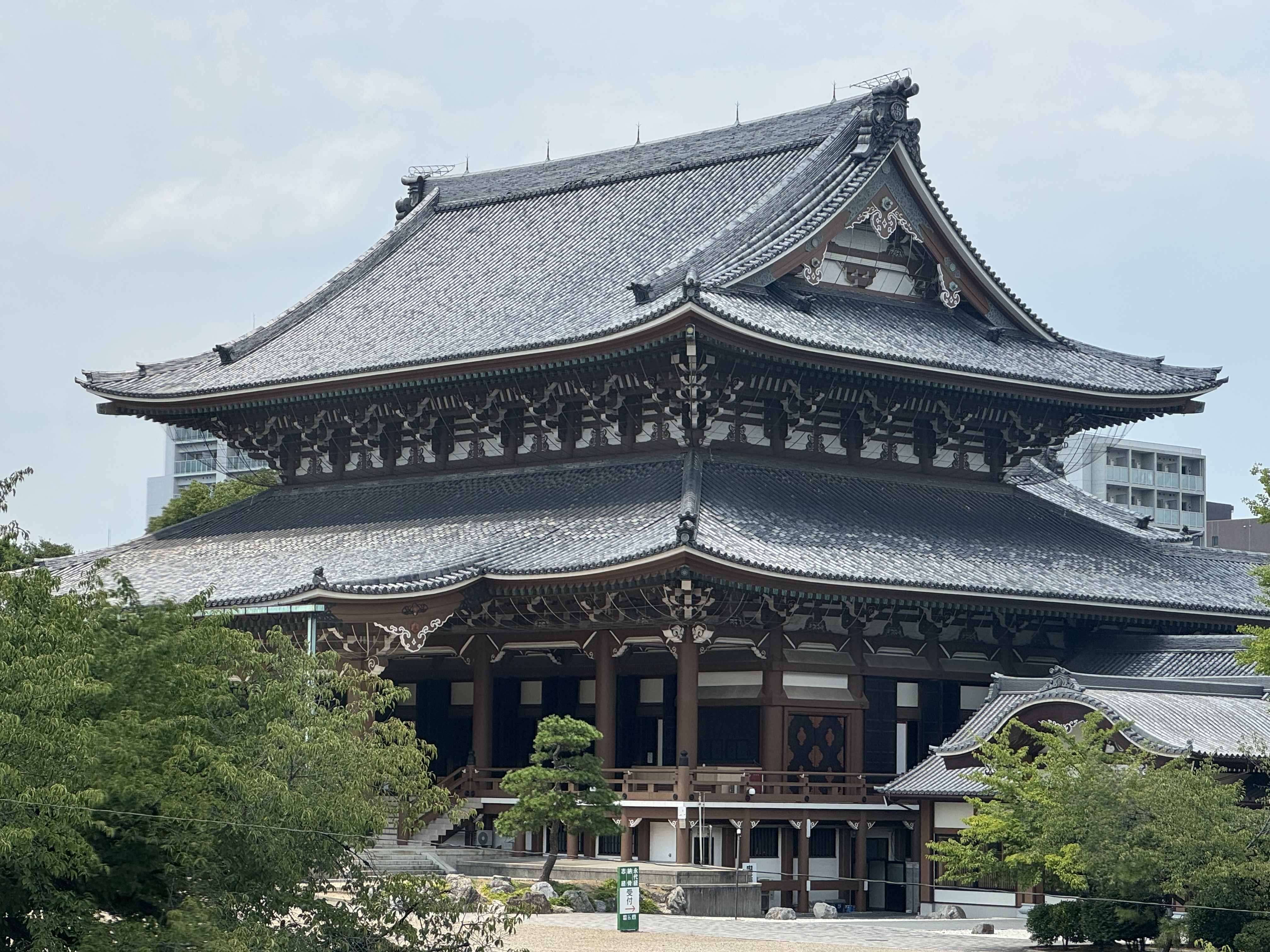 真宗大谷派名古屋別院東門及び土塀