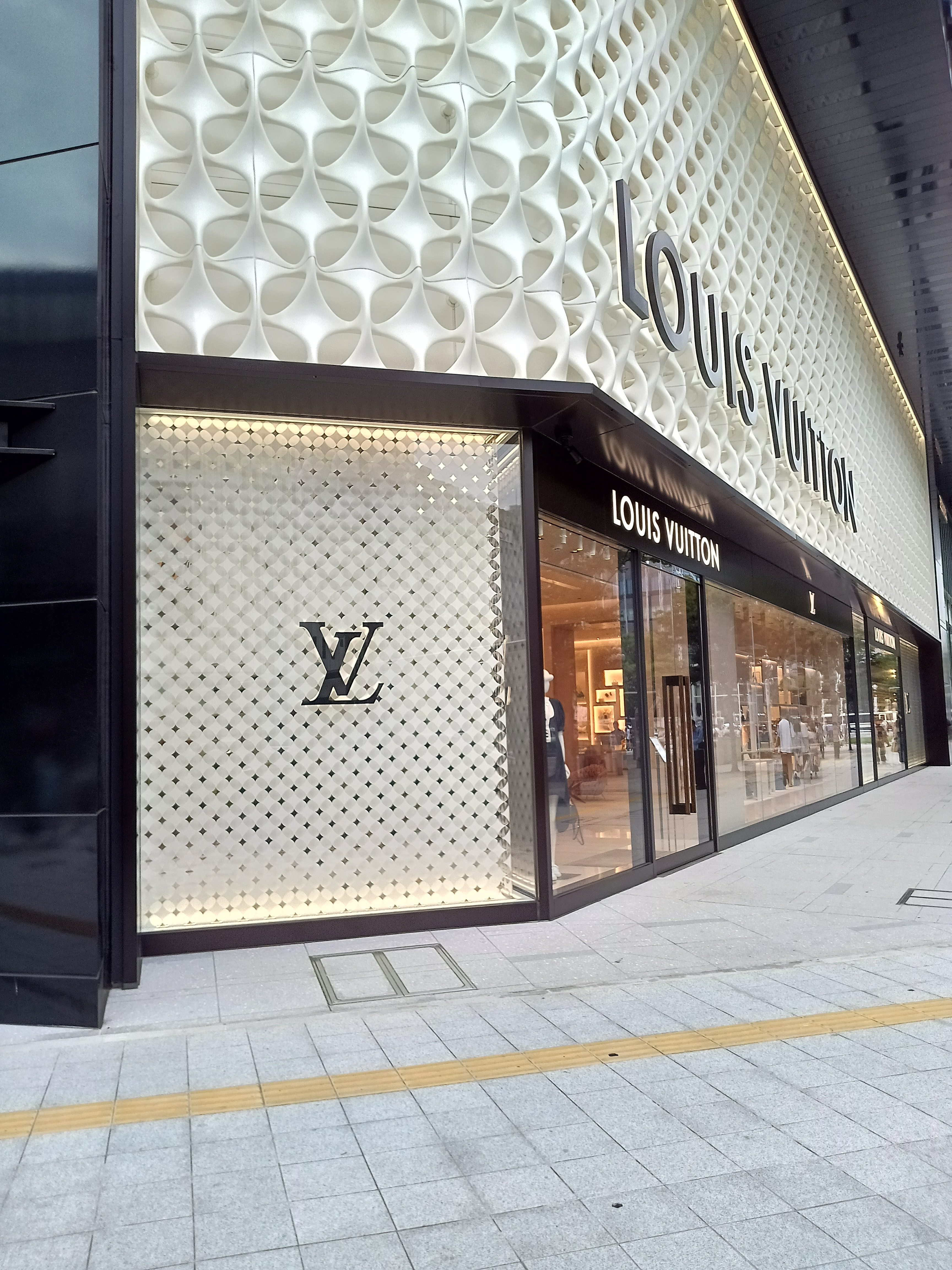 ルイ・ヴィトン 名古屋ランドマーク店