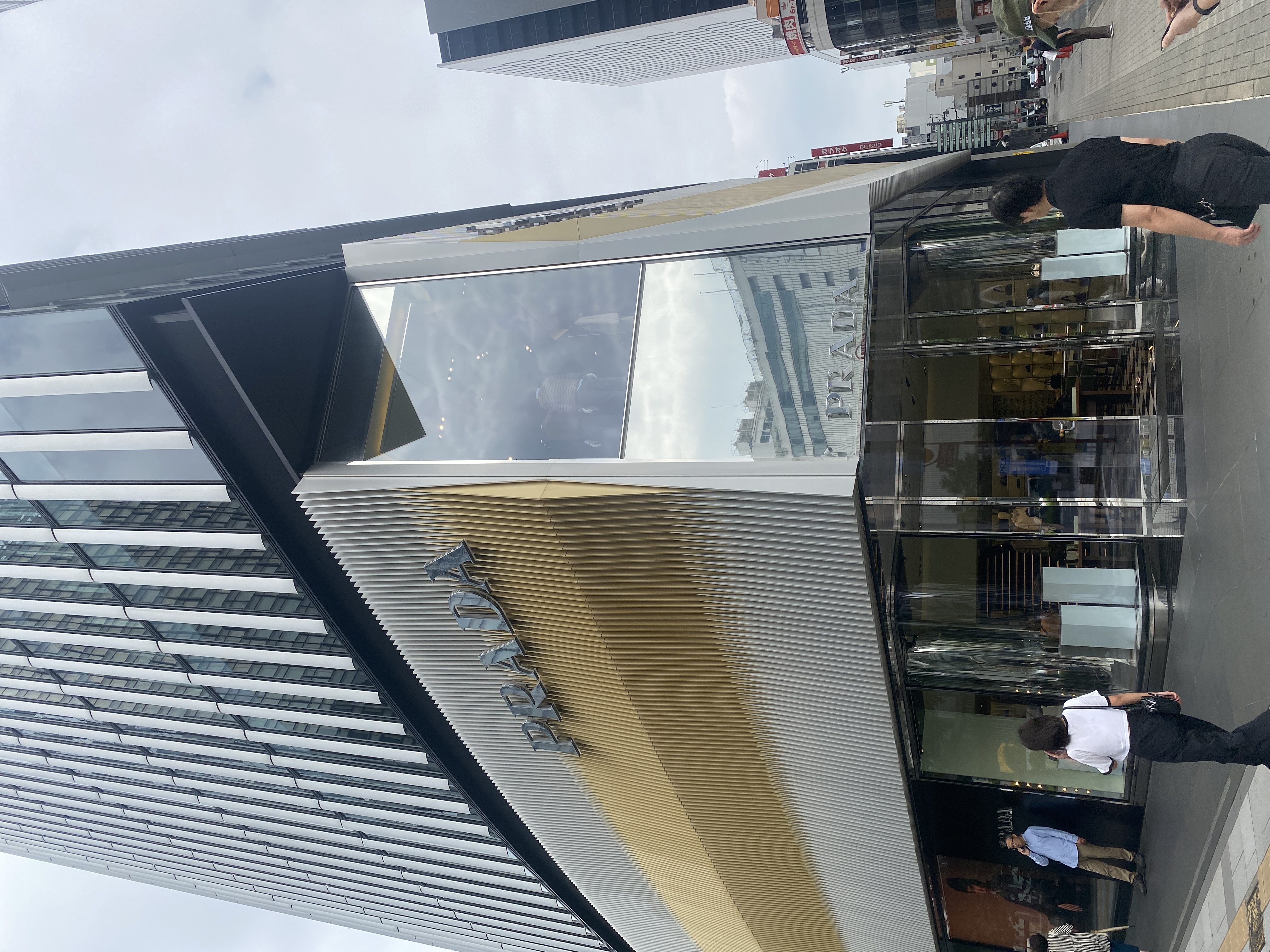 プラダ 名古屋店