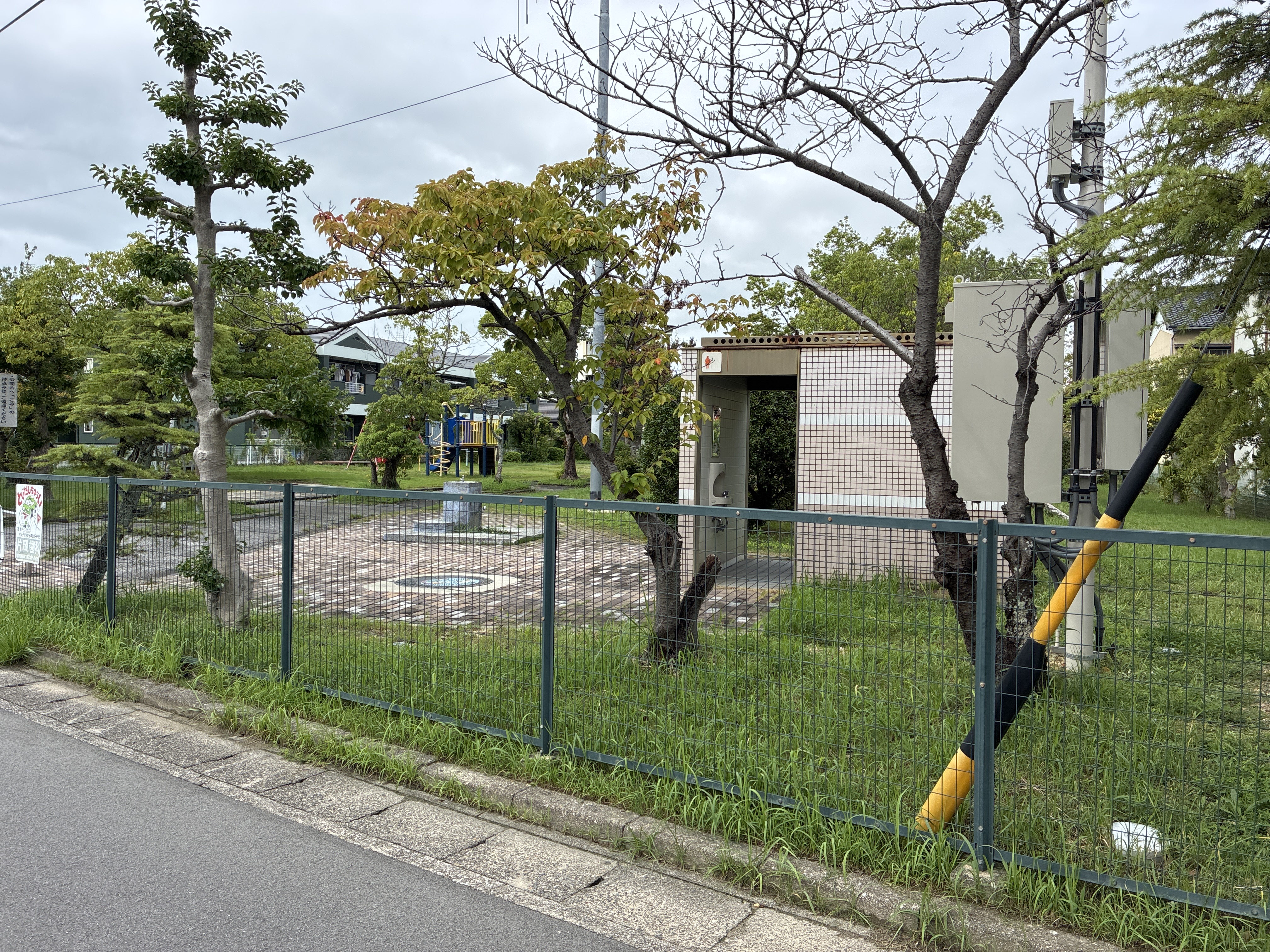 中六公園公衆トイレ
