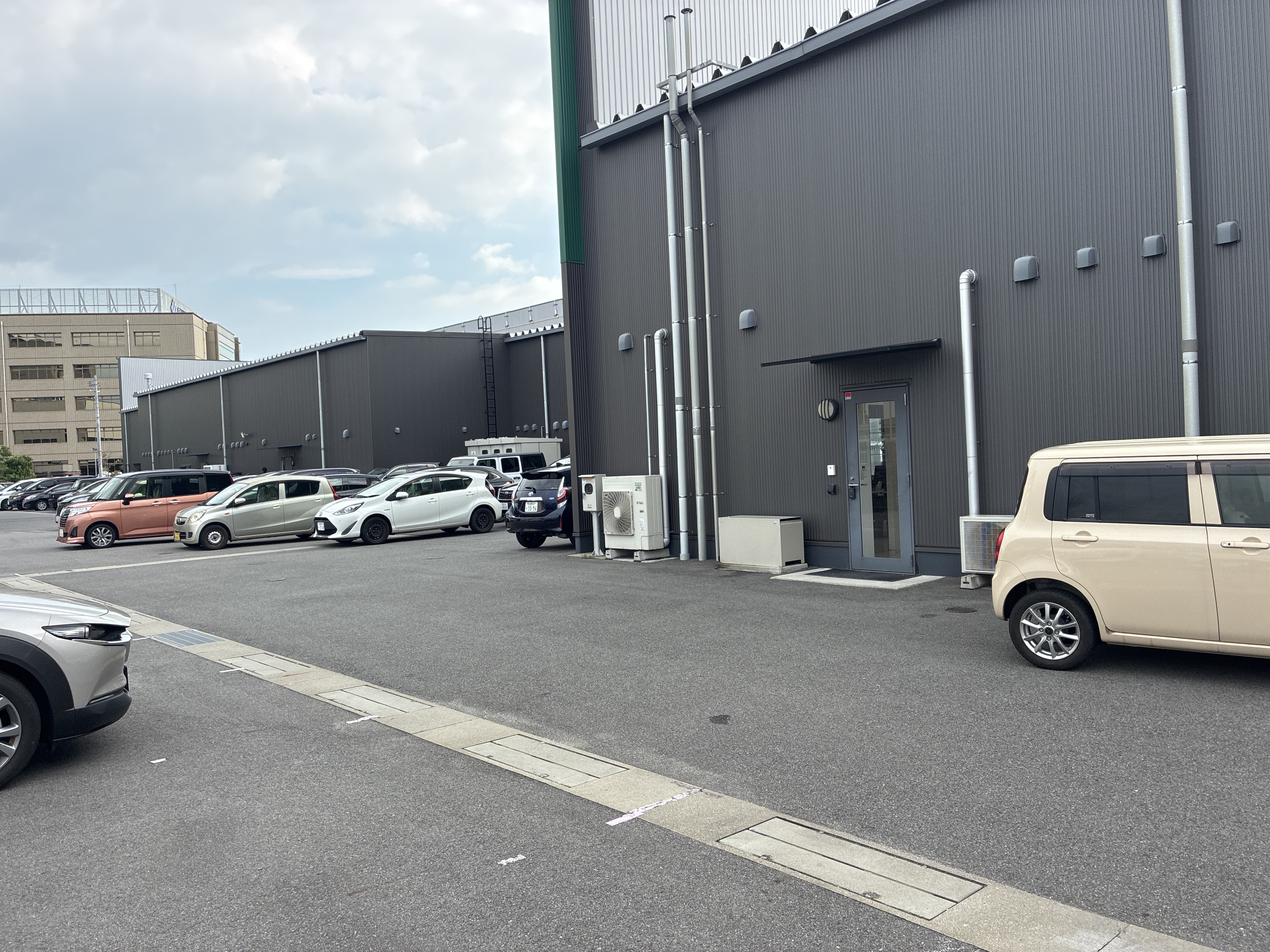 ガリバー1号知立店 板金工場