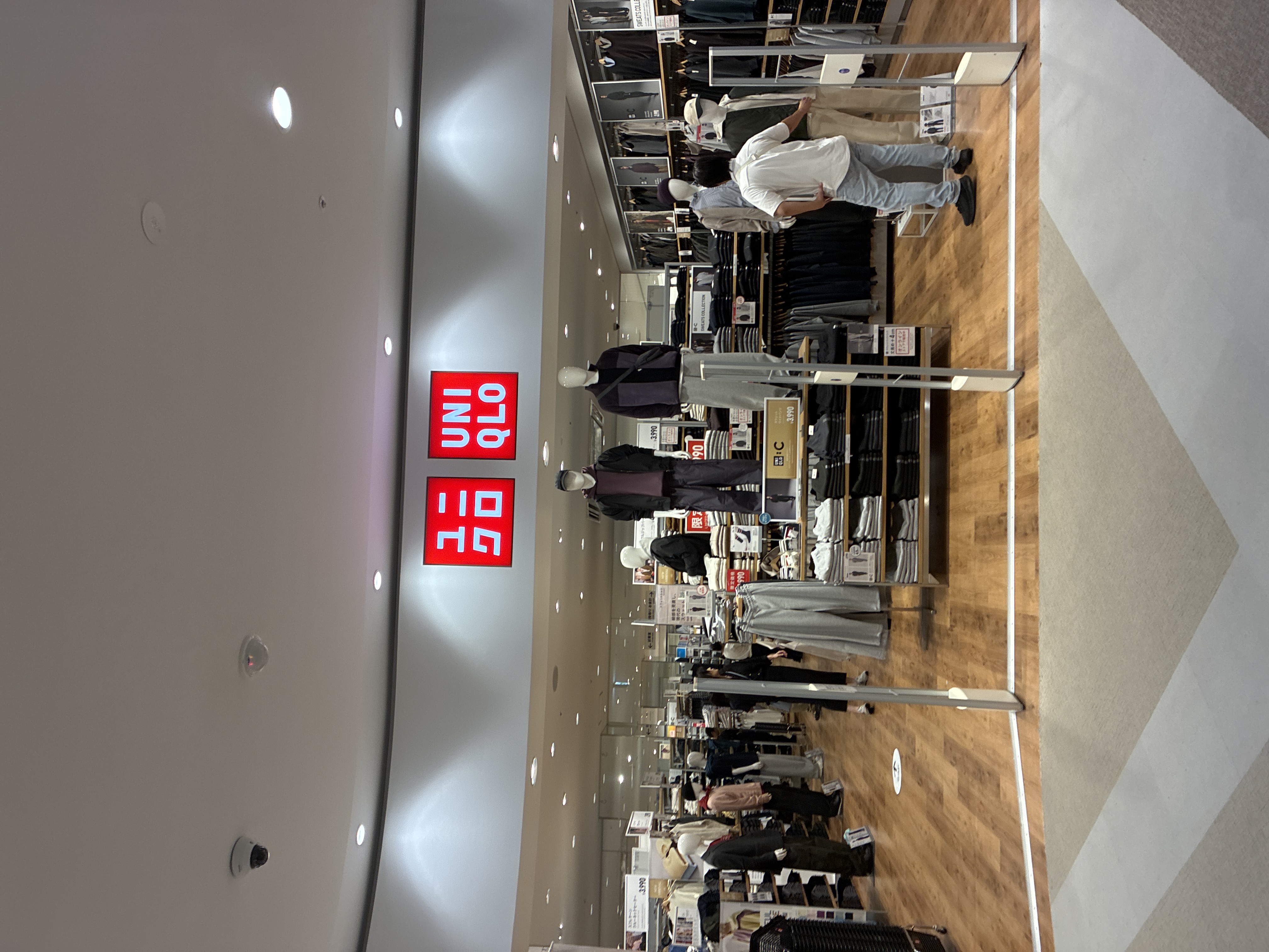 ユニクロ イオンモール岡崎店