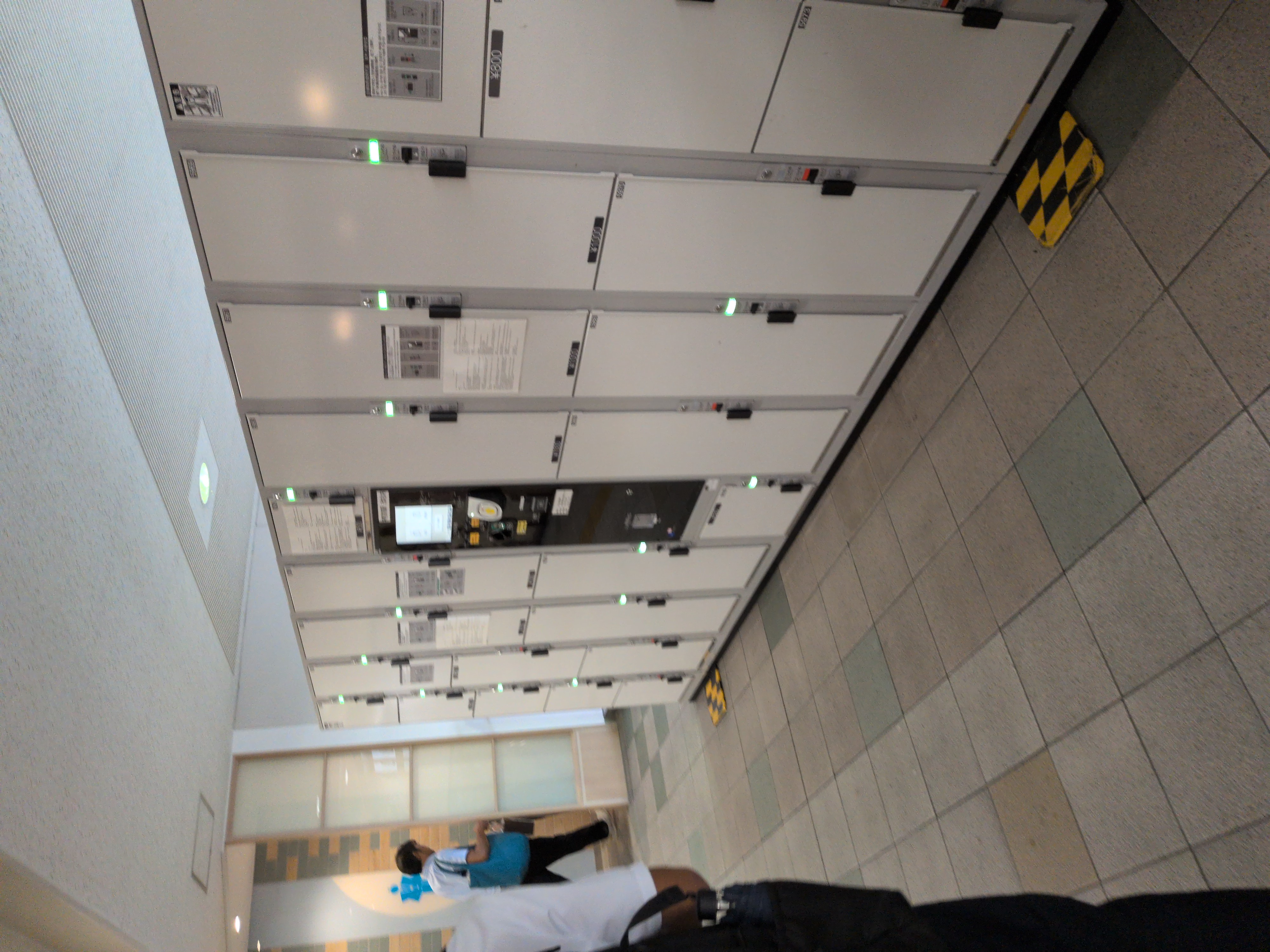 コインロッカー(神宮前駅内 改札外)