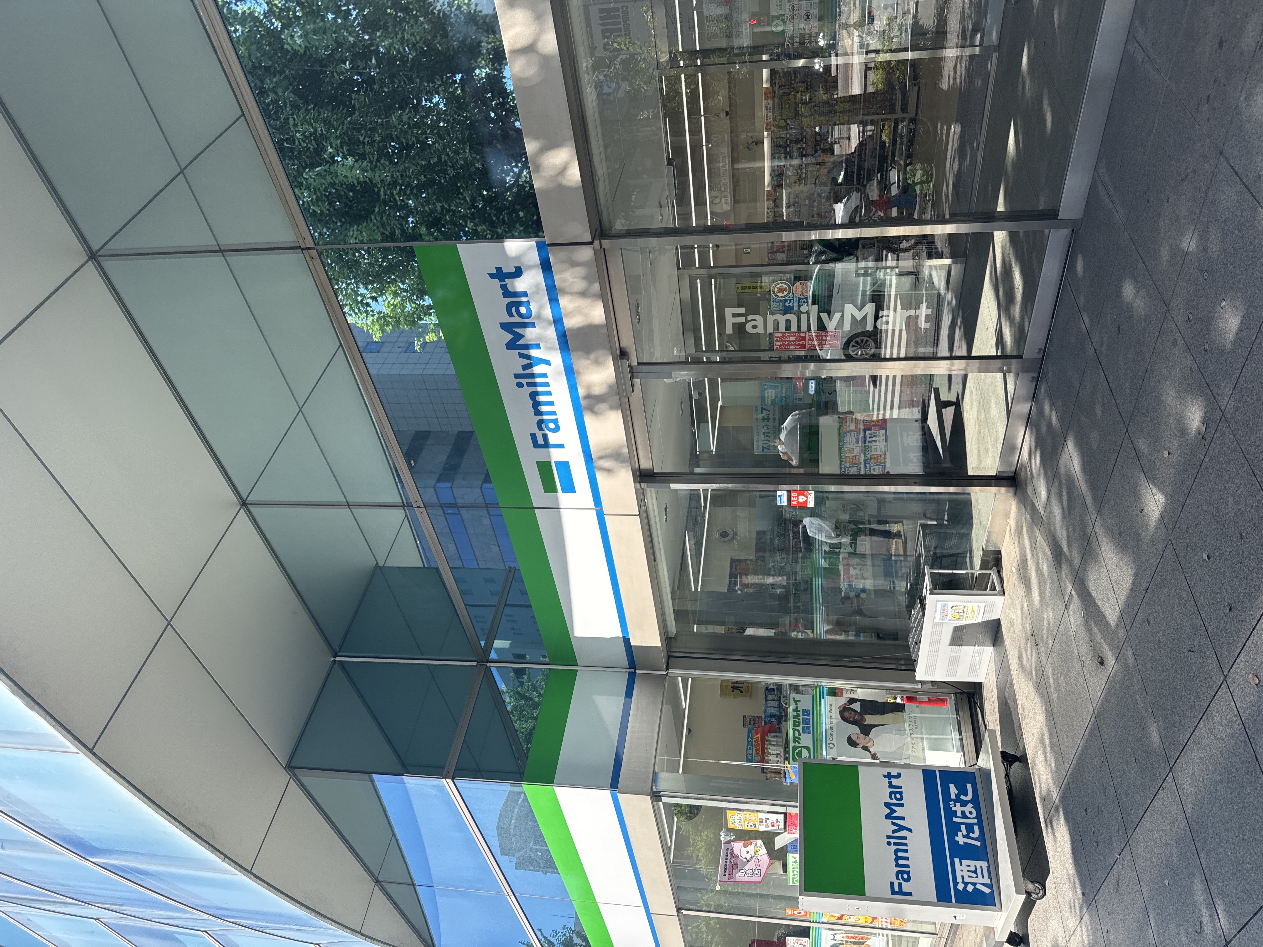 ファミリーマート 靖国通り新宿五丁目店