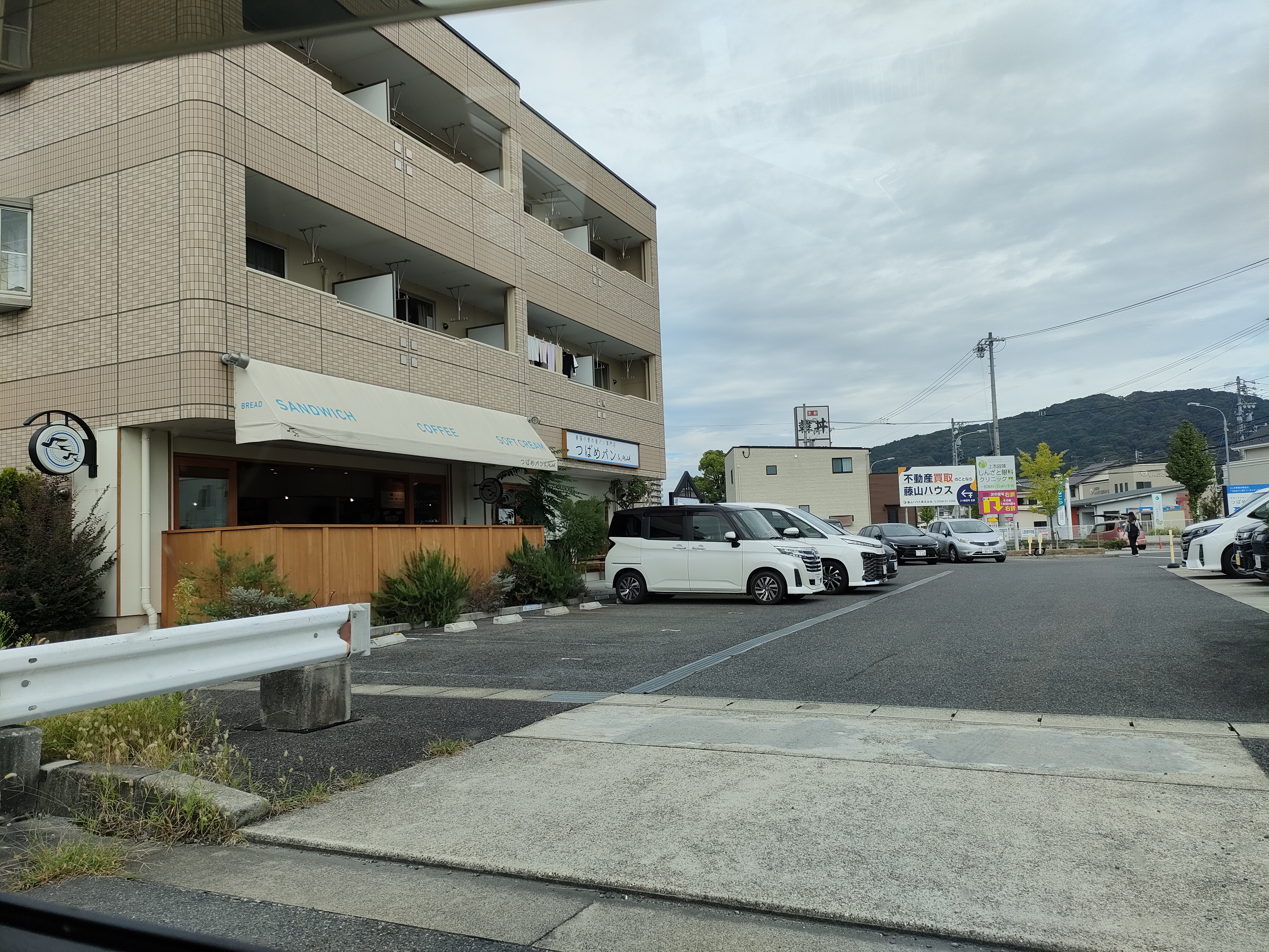美瑛小麦の食パン専門店つばめパン&Milk 志段味店